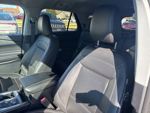 Certified 2022 Ford Explorer XLT w/ Equipment Group 202A image 17