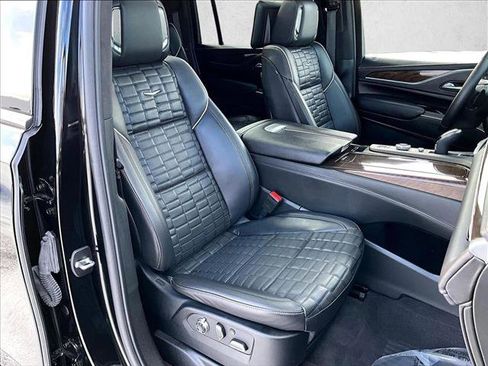 Used 2024 Cadillac Escalade ESV Sport Platinum image 9