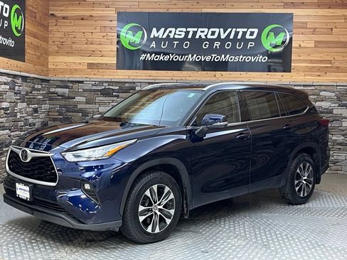 Used 2020 Toyota Highlander XLE AWD/4WD image 11