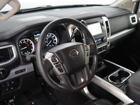 Used 2017 Nissan Titan PRO-4X w/ Pro-4x Convenience Package AWD/4WD image 19