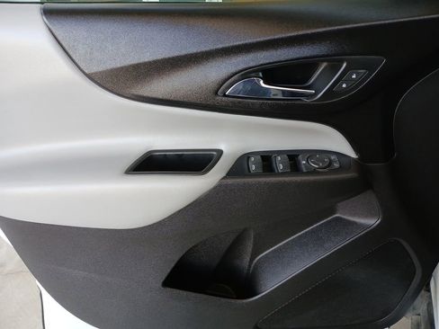 Used 2019 Chevrolet Equinox LS w/ LS Convenience Package FWD image 24