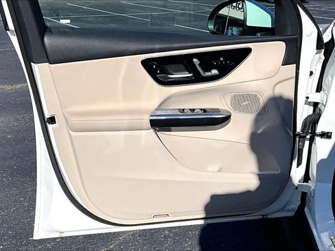 Used 2025 Mercedes-Benz GLC 300 4MATIC image 22