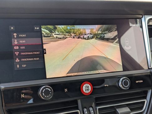 Certified 2025 Porsche Macan image 20