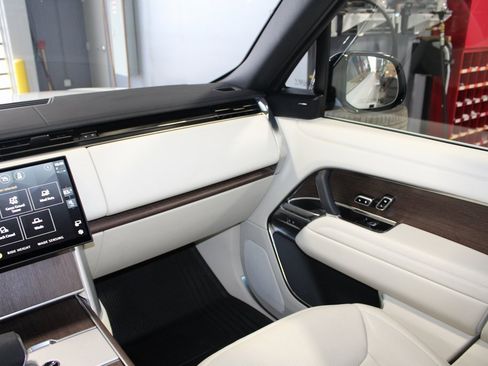 Used 2024 Land Rover Range Rover SE image 19