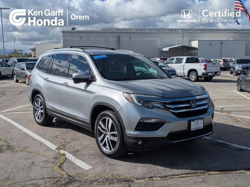 Used 2018 Honda Pilot Touring image 1