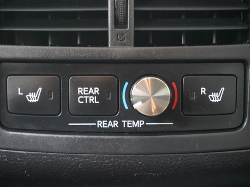 Used 2016 Toyota Avalon Limited w/ Toyota Safety Sense Package FWD image 13