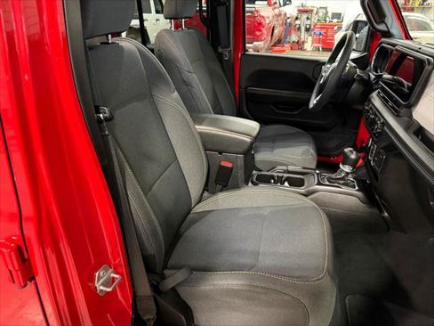Certified 2025 Jeep Wrangler Unlimited Sahara AWD/4WD image 9