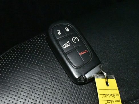 Used 2019 Jeep Cherokee Limited image 97