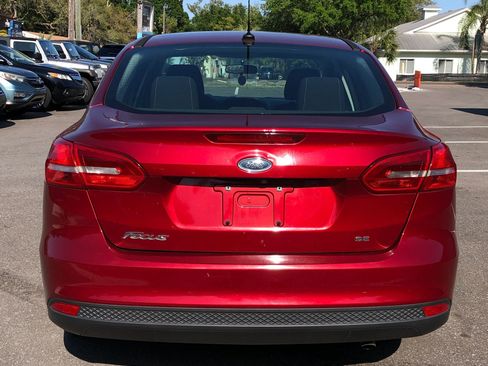 Used 2017 Ford Focus SE image 4