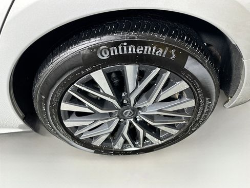 Used 2024 Nissan Altima 2.5 SV image 11