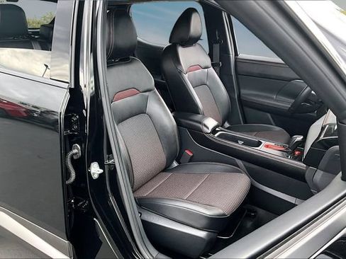 Certified 2025 Nissan Kicks SR AWD/4WD image 27