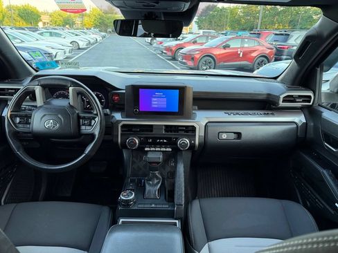 Certified 2025 Toyota Tacoma TRD Off-Road AWD/4WD image 15