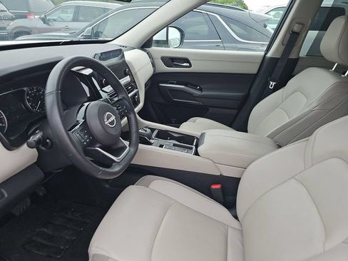 Certified 2025 Nissan Pathfinder SL w/ Black Appearance Package FWD image 7