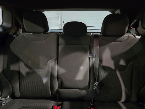 Used 2025 Jeep Compass Sport image 13