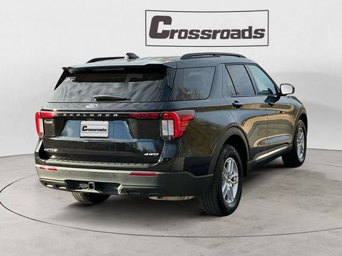 Used 2025 Ford Explorer Active image 5