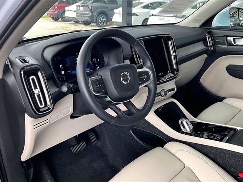 Used 2025 Volvo XC40 B5 Ultra w/ Climate Package image 18