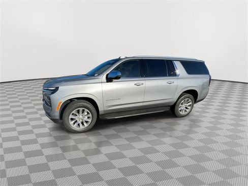 New 2025 Chevrolet Suburban Premier image 5