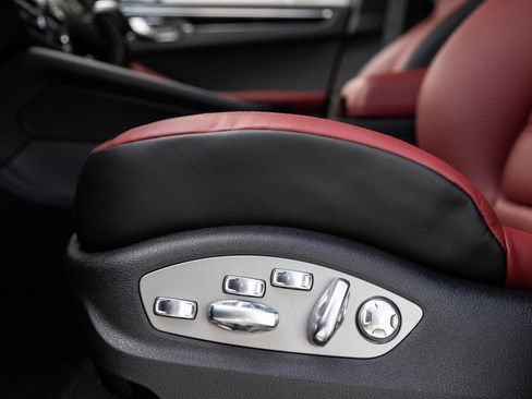 New 2026 Porsche Macan S image 22