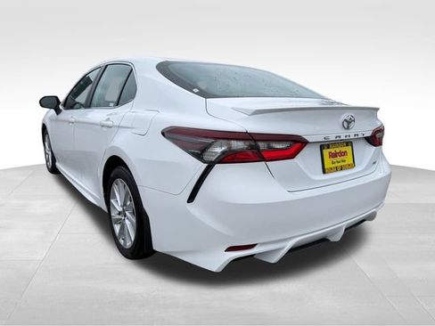 Used 2022 Toyota Camry SE image 6