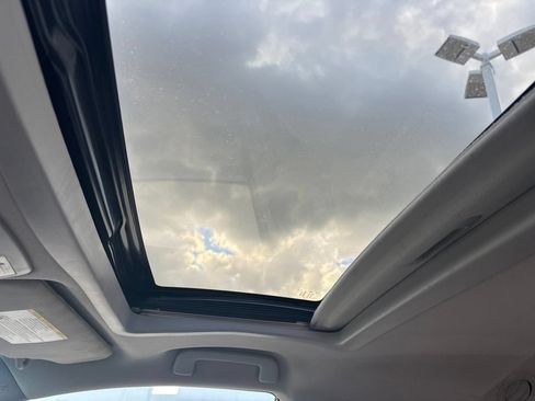 Used 2017 Toyota Sienna XLE FWD image 20