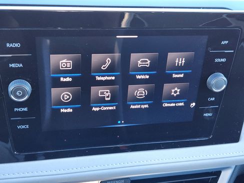 Certified 2025 Volkswagen Taos SE image 26