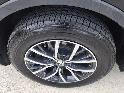 Used 2020 Volkswagen Tiguan SE FWD image 10