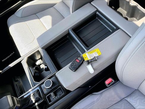 Used 2022 Toyota Tundra Limited AWD/4WD image 18