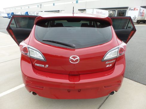 Used 2011 MAZDA MAZDA3 s Sport FWD image 4