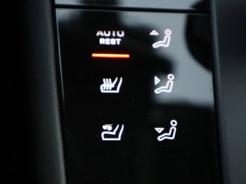 Used 2024 Porsche Macan GTS image 26