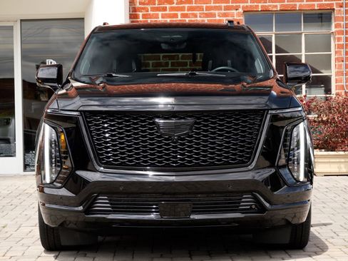 Used 2025 Cadillac Escalade Sport Platinum w/ LPO, ONYX Package AWD/4WD image 2