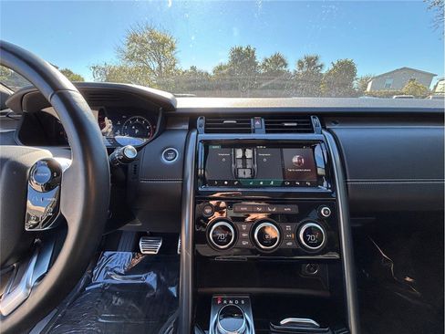 Used 2019 Land Rover Discovery HSE image 11