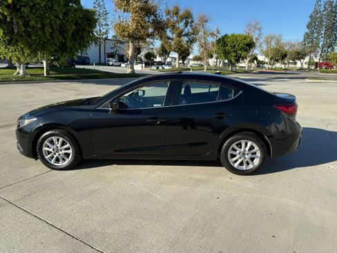 Used 2016 MAZDA MAZDA3 i Touring w/ Popular Equipment Package image 4