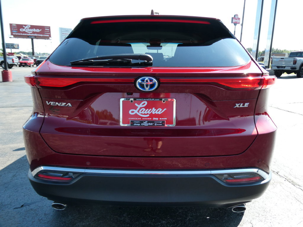 Used 2024 Toyota Venza XLE AWD/4WD image 6