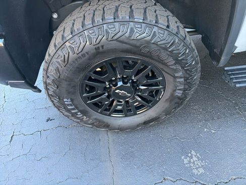 Certified 2024 Chevrolet Silverado 2500 ZR2 w/ Technology Package image 18