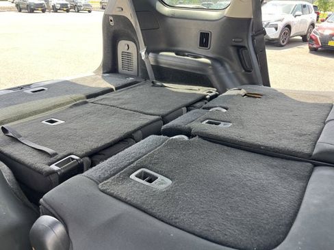 Certified 2019 Nissan Pathfinder SV image 25