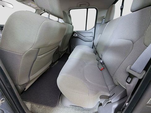 Used 2018 Nissan Frontier SV image 18