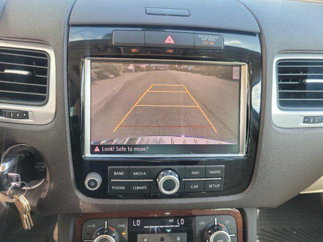 Used 2014 Volkswagen Touareg TDI AWD/4WD image 10