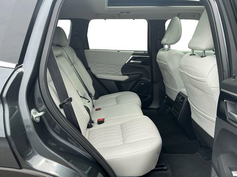 Used 2025 Mitsubishi Outlander SEL FWD image 23