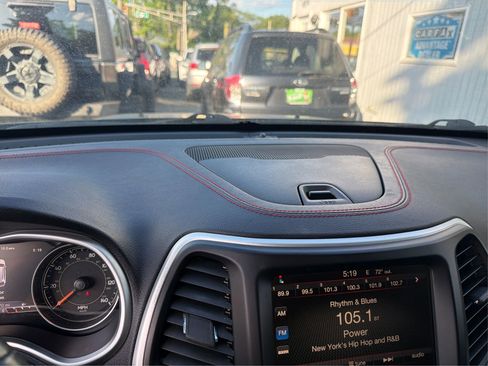 Used 2015 Jeep Cherokee Trailhawk AWD/4WD image 22