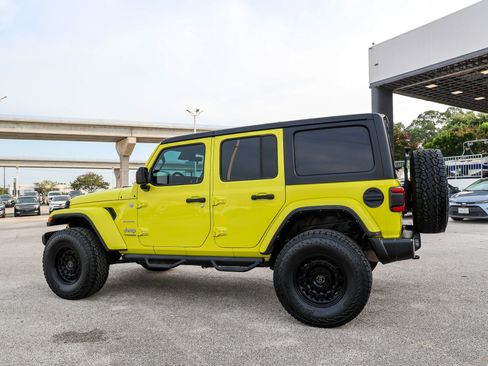 Used 2022 Jeep Wrangler Unlimited Sahara w/ LED Lighting Group AWD/4WD image 11
