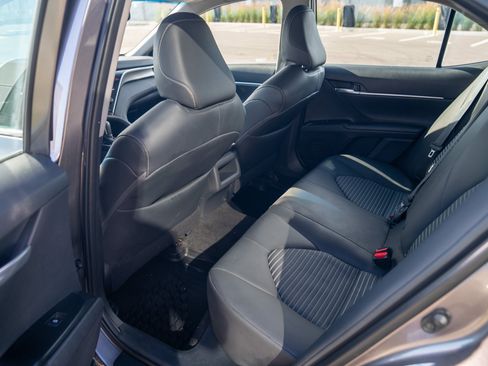Used 2018 Toyota Camry SE w/ Convenience Package FWD image 19