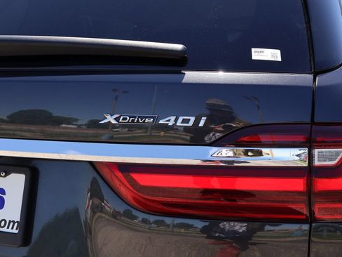 Used 2021 BMW X7 xDrive40i w/ Premium Package AWD/4WD image 9
