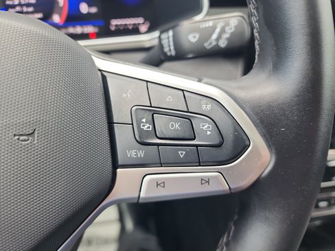 Used 2025 Volkswagen Taos SE AWD/4WD image 19