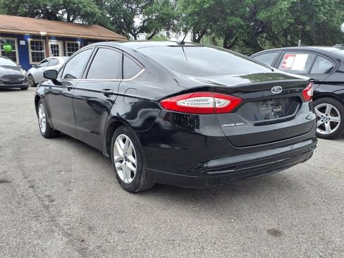 Used 2016 Ford Fusion SE FWD image 4