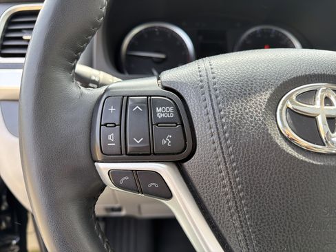 Used 2019 Toyota Highlander Limited Platinum image 25