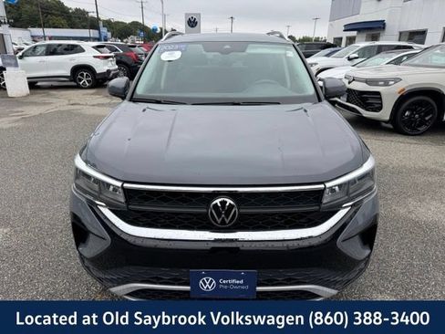 Used 2023 Volkswagen Taos SE w/ Panoramic Sunroof Package AWD/4WD image 2
