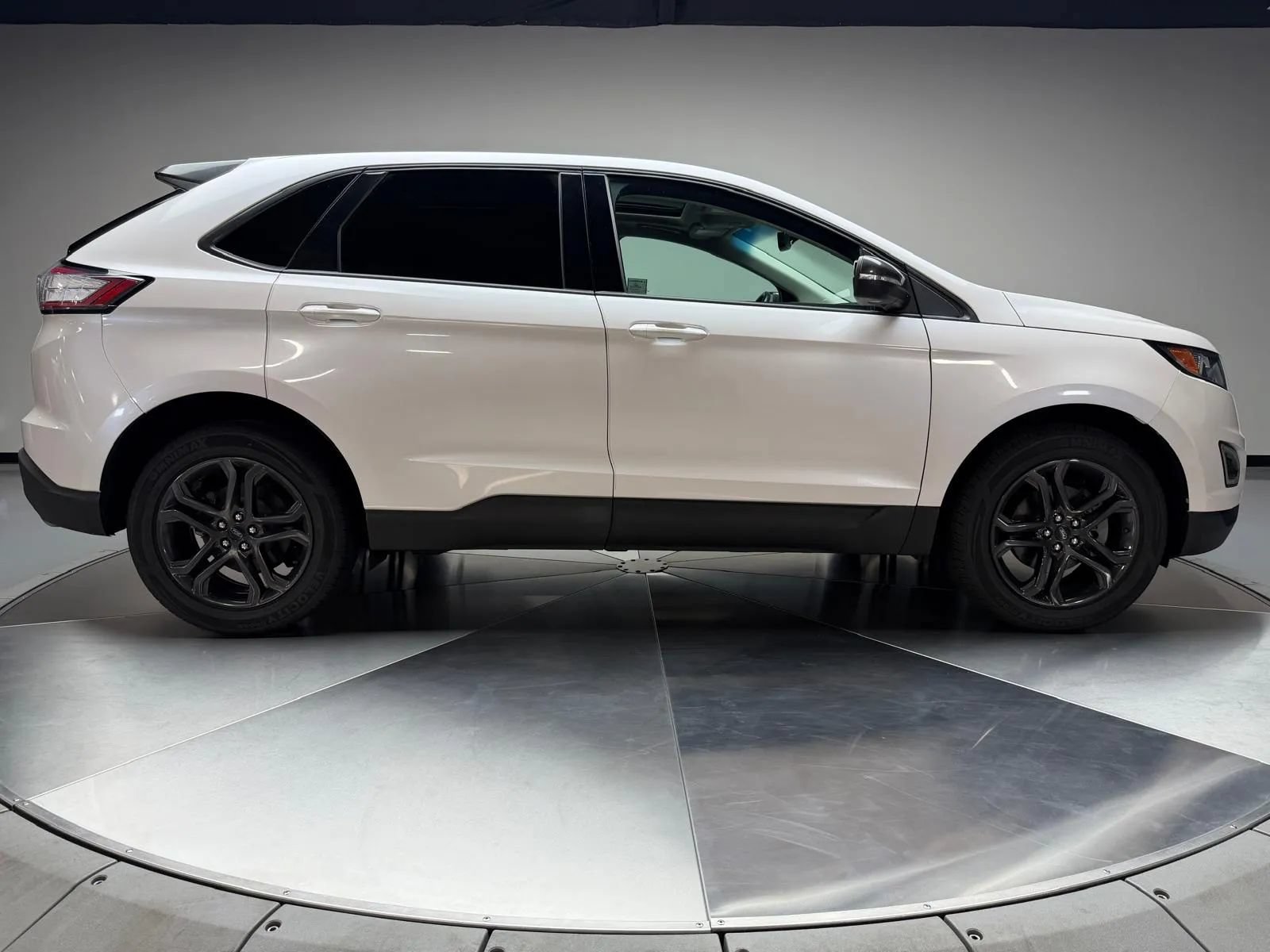 Used 2018 Ford Edge SEL w/ Equipment Group 201A FWD image 6