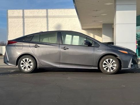 Used 2021 Toyota Prius Prime Limited image 3