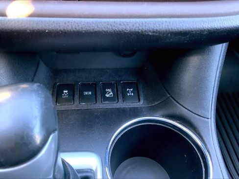 Used 2016 Toyota Highlander LE image 31