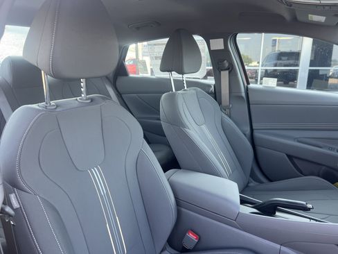 Used 2025 Hyundai Elantra Sport image 7